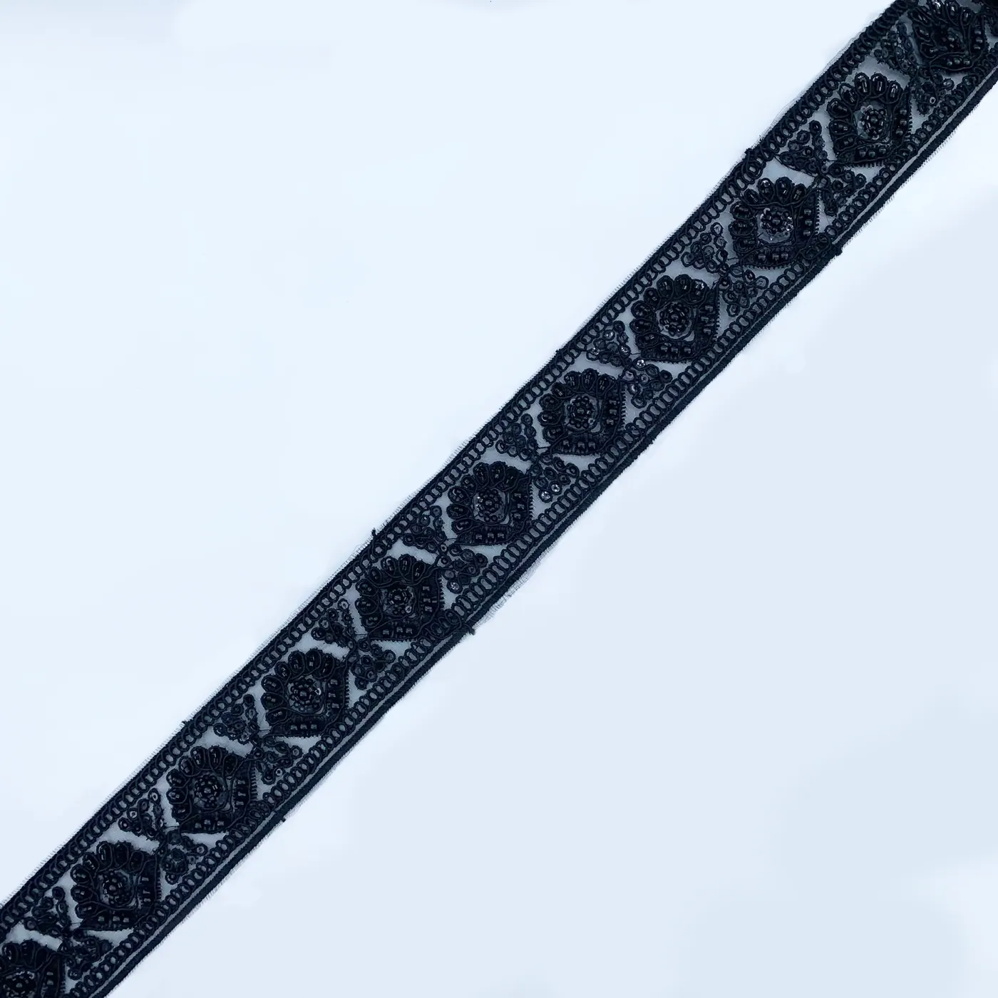 Borda de renda preta ornamentada · 42