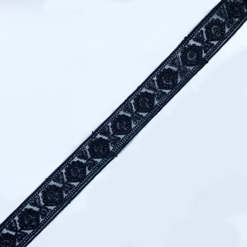 Borda de renda preta ornamentada · 42 — Preto