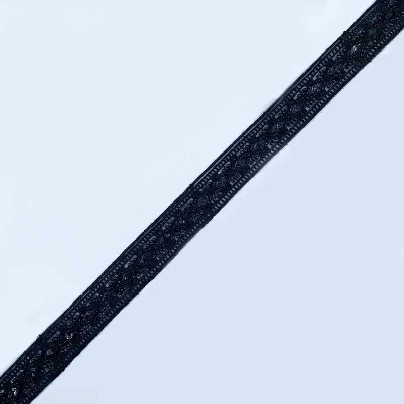 Borda de renda preta ornamentada · 44 — Preto