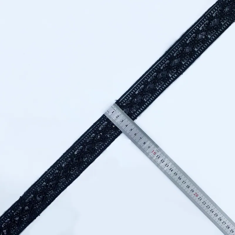 Bordure de dentelle noire ornée · 44 — Noir