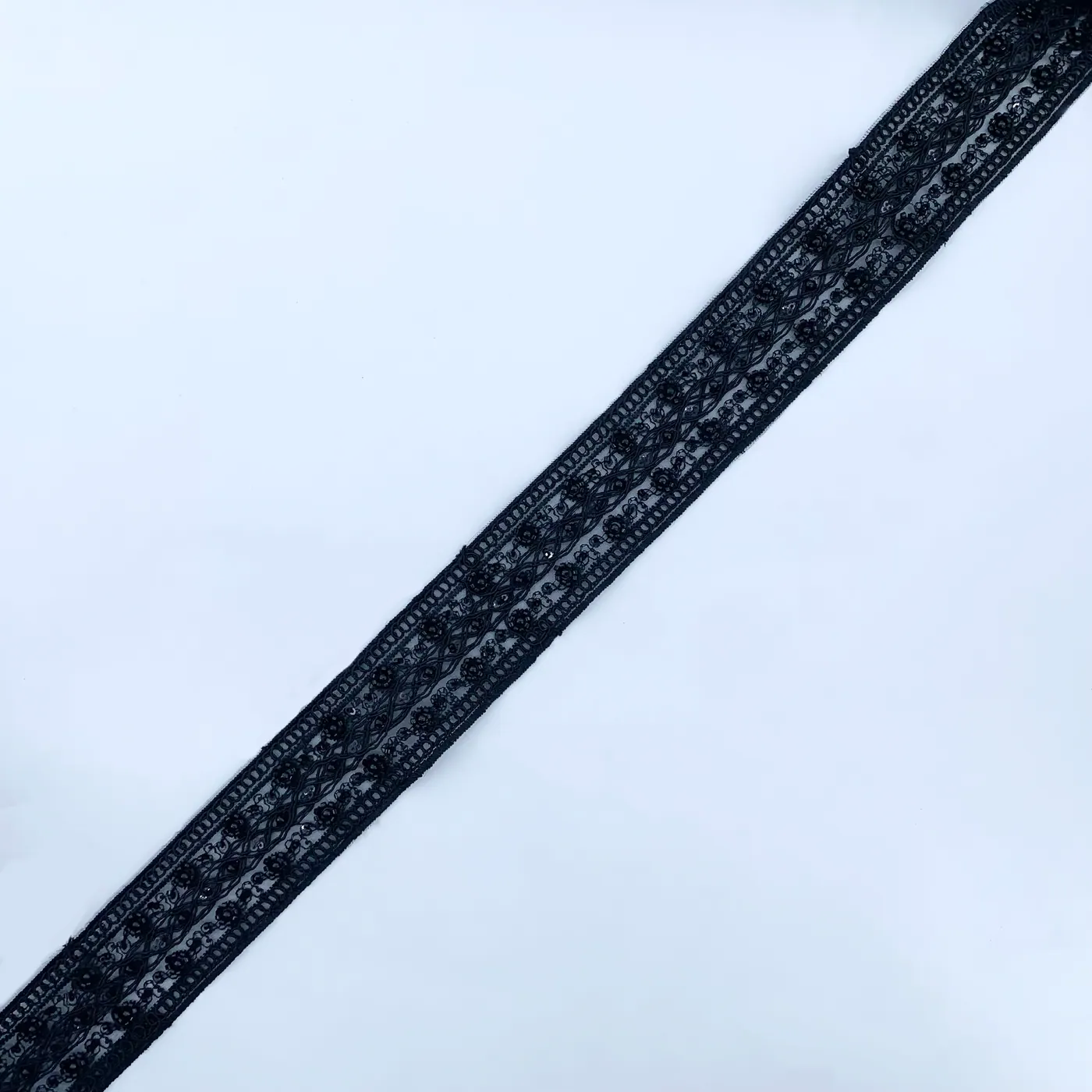 Ukingo mweusi wa lace wenye mapambo · 50