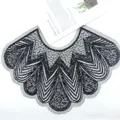 Applique d’encolure éventail noir — 2