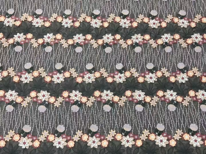 Rangées de rubans fleuris · tissu brodé — H055 — Rose, crème et vert