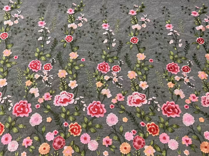 Bordure de roses roses · tissu brodé — H070 — Rose, blanc et vert