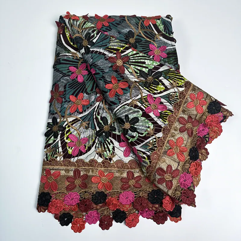 Estampado floral bordado — Vermelho, verde e preto