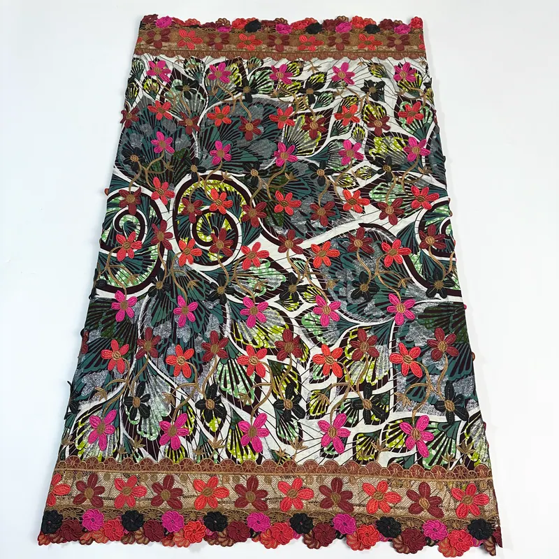 Estampado floral bordado — Vermelho, verde e preto
