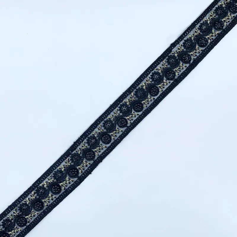 Borda ornamentada em preto e dourado · 31 — Preto e dourado