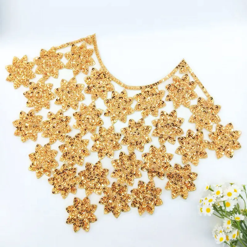 Aplicação floral dourada para decote — Dourado