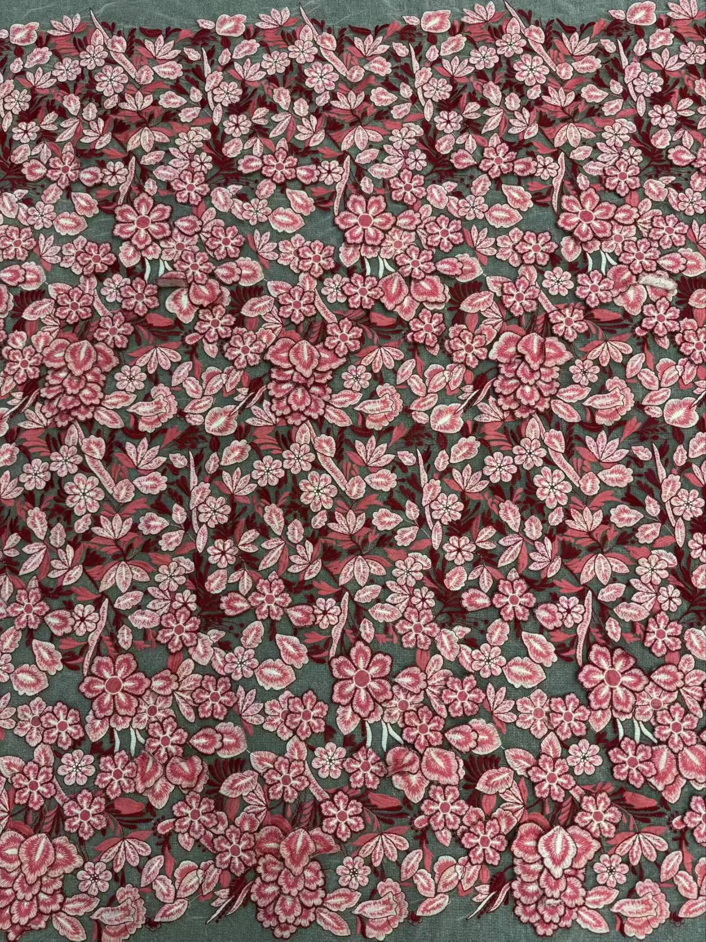 Flores rosa densas · tecido bordado — H090
