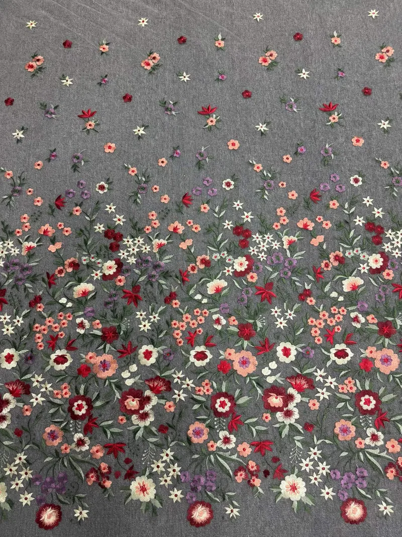 Bordure de marguerites rouges · tissu brodé — H094 — Rouge, blanc et vert