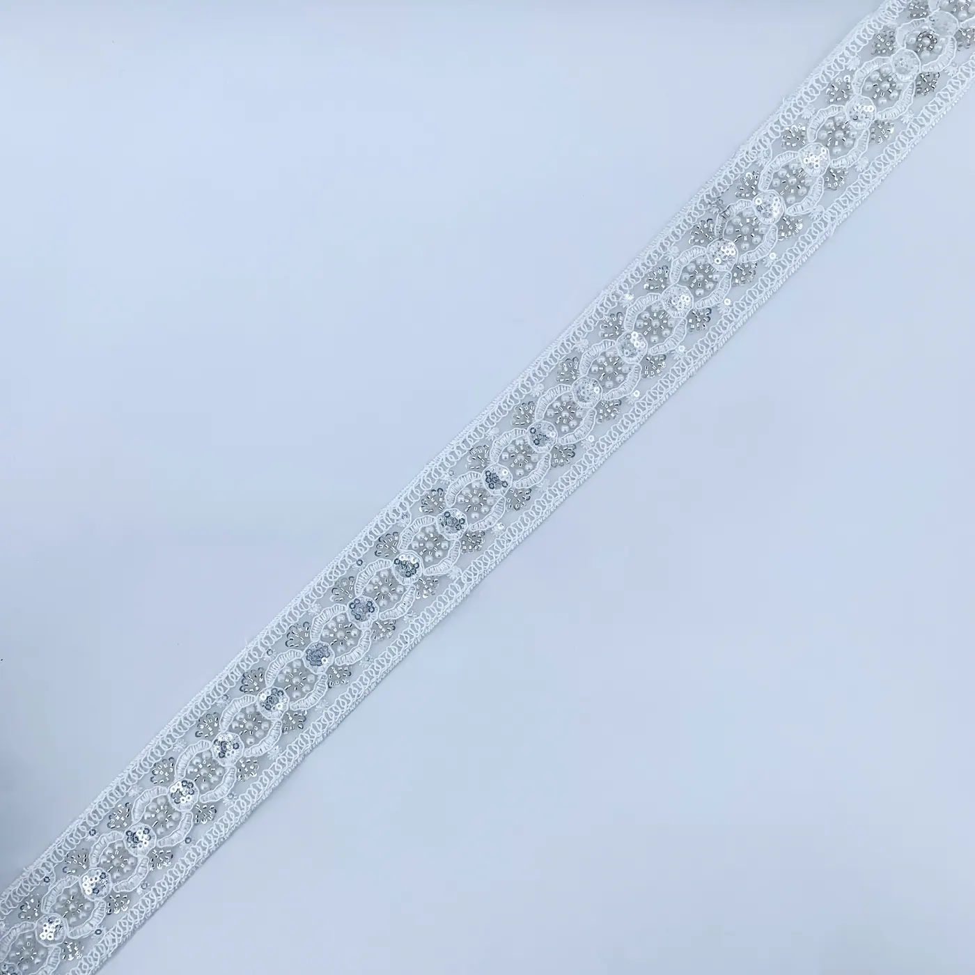 Galão de renda branca ornamentada · 06