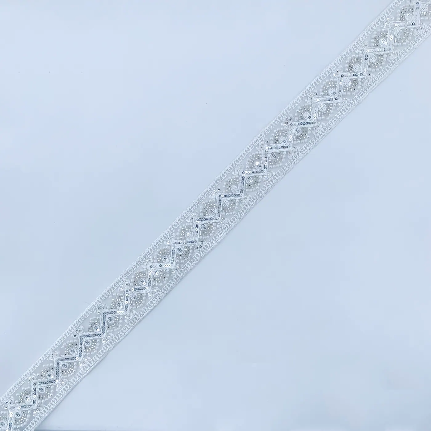 Lace nyeupe yenye mapambo · 12